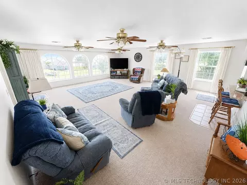 Living - 114537 Spring Crk, Eufaula, OK 74432 photo 4 of 6