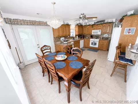 Dining - 114537 Spring Crk, Eufaula, OK 74432 photo 1 of 2