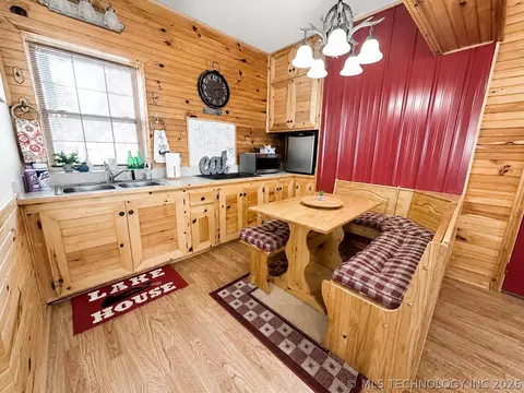 Kitchen - 114537 Spring Crk, Eufaula, OK 74432 photo 3 of 4