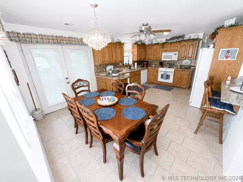 Dining - 114537 Spring Crk, Eufaula, OK 74432 photo 1 of 2