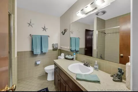 Bath - 56853 E 318 Rd, Jay, OK 74346 photo 2 of 5