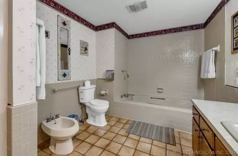 Bath - 56853 E 318 Rd, Jay, OK 74346 photo 4 of 5