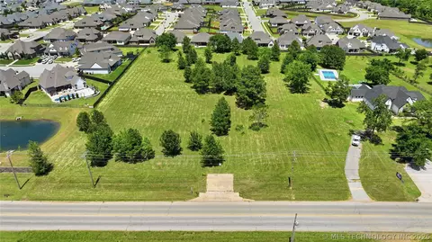 633 E 131 St S, Jenks, OK 74037