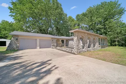 17567 E 405 Rd, Claremore, OK 74017