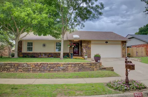 8011 S Date Pl, Broken Arrow, OK 74011
