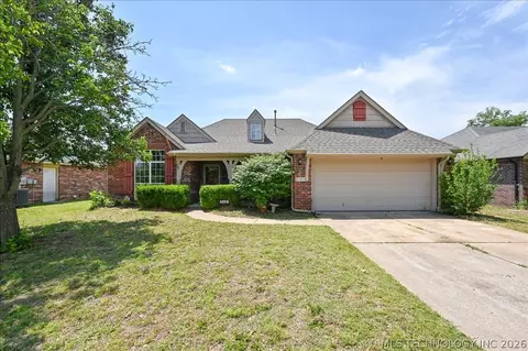 2102 W H St, Jenks, OK 74037