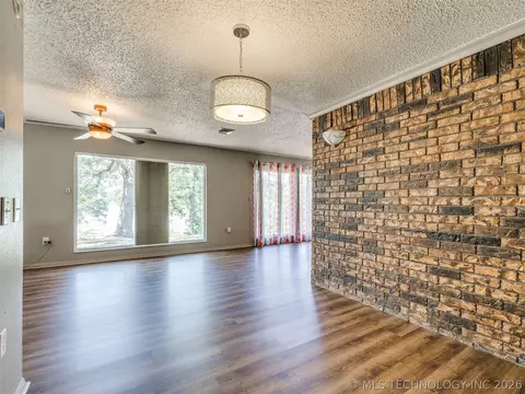 Living - 1082 Gaines Creek Loop, Eufaula, OK 74432 photo 12 of 16