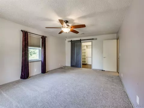 Bedroom - 1082 Gaines Creek Loop, Eufaula, OK 74432 photo 4 of 6