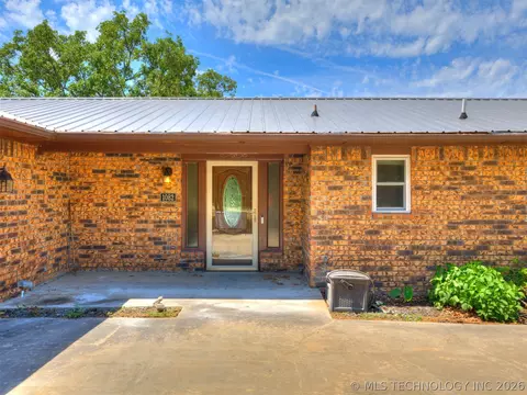 Exterior - 1082 Gaines Creek Loop, Eufaula, OK 74432 photo 2 of 11