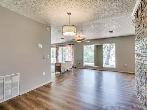 Living - 1082 Gaines Creek Loop, Eufaula, OK 74432 photo 7 of 16