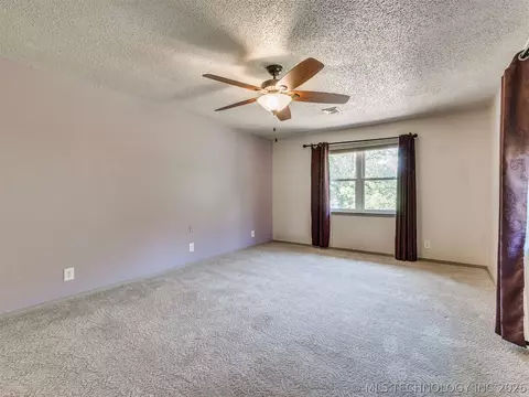 Bedroom - 1082 Gaines Creek Loop, Eufaula, OK 74432 photo 1 of 6