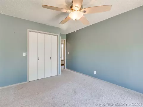 Bedroom - 1082 Gaines Creek Loop, Eufaula, OK 74432 photo 5 of 6