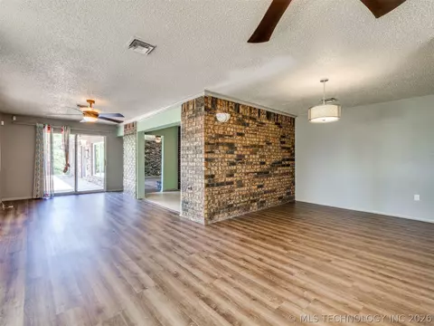 Living - 1082 Gaines Creek Loop, Eufaula, OK 74432 photo 11 of 16