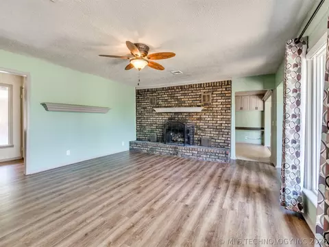 Living - 1082 Gaines Creek Loop, Eufaula, OK 74432 photo 2 of 16