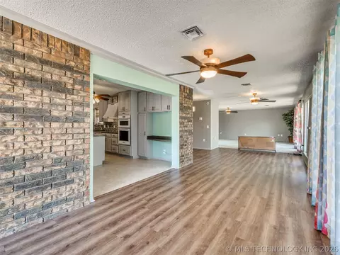Living - 1082 Gaines Creek Loop, Eufaula, OK 74432 photo 9 of 16