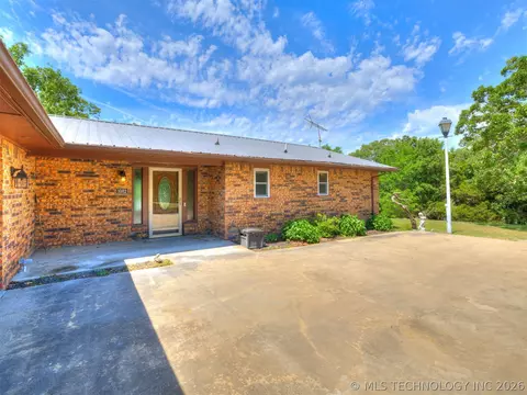 Exterior - 1082 Gaines Creek Loop, Eufaula, OK 74432 photo 3 of 11