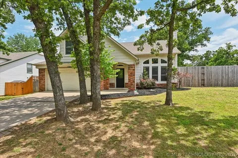 7301 W 36th St, Tulsa, OK 74107
