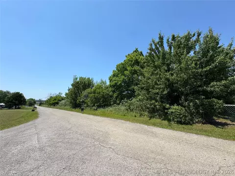 21227 E Scherry Ln, Claremore, OK 74019