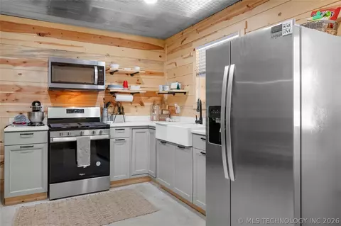 Kitchen - 420715 E 1168, Eufaula, OK 74432 photo 2 of 3