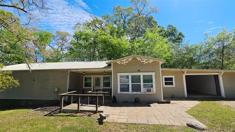 3905 Holiday Acres Dr, Fort Towson, OK 74735