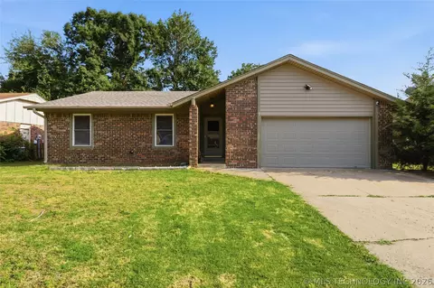 518 E St, Jenks, OK 74037