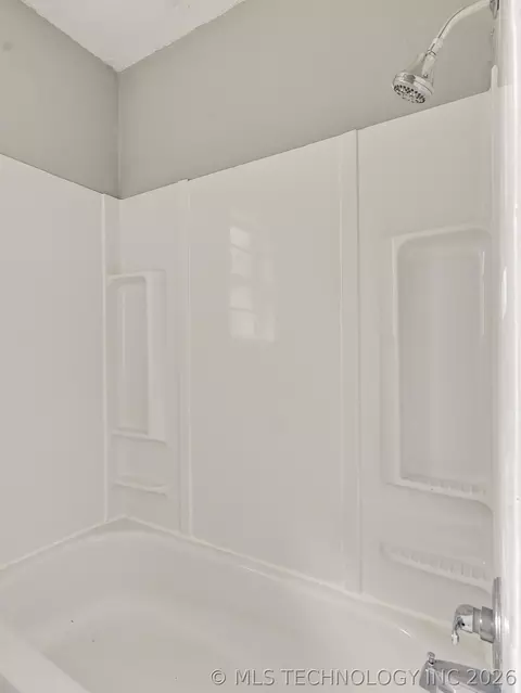 Bath - 2125 E Bent Tree Dr, Ada, OK 74820 photo 3 of 3