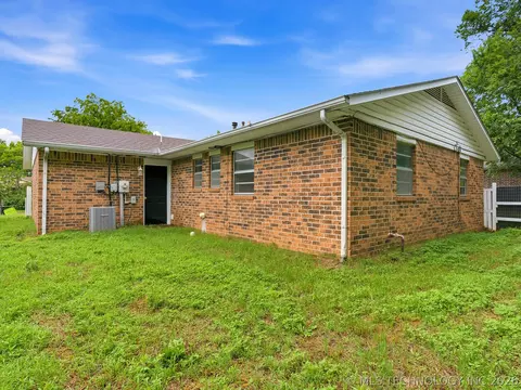 Exterior - 2125 E Bent Tree Dr, Ada, OK 74820 photo 2 of 3