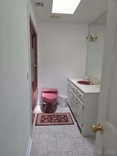Bath - 112 Circle Dr, Checotah, OK 74426 photo 5 of 5