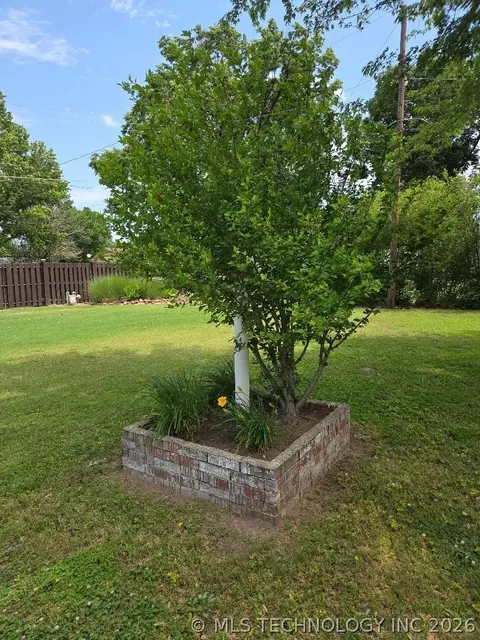Exterior - 112 Circle Dr, Checotah, OK 74426 photo 5 of 6