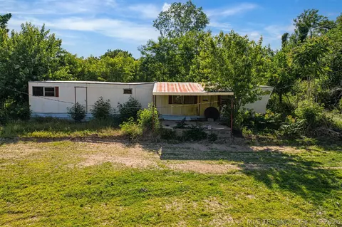 307 4th St, Indianola, OK 74442