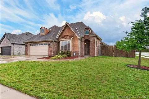 6422 Foxtail Park Dr, Bartlesville, OK 74006