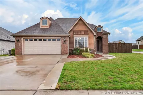 6422 Foxtail Park Dr, Bartlesville, OK 74006