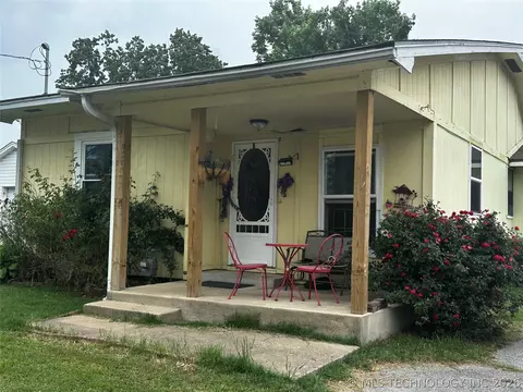 718 E 5th St, Claremore, OK 74017