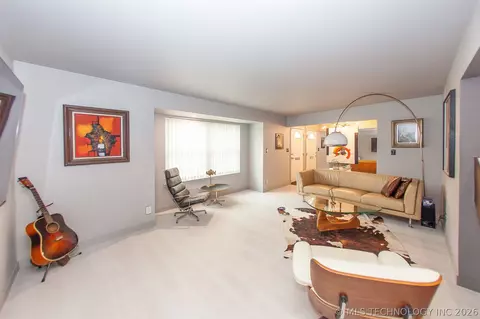 Living - 5510 E 46th Street 3, Tulsa, OK 74135 photo 4 of 5