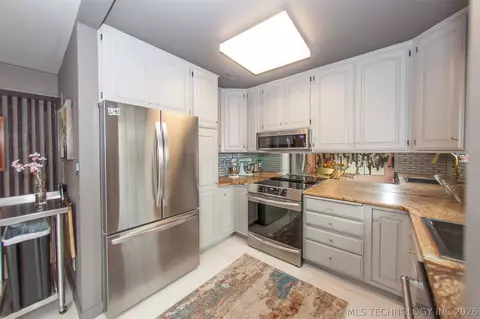 Kitchen - 5510 E 46th Street 3, Tulsa, OK 74135 photo 2 of 2
