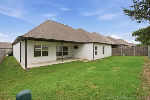 Exterior - 814 E Delmar Pl, Broken Arrow, OK 74012 photo 4 of 4