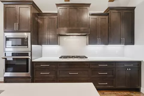 Kitchen - 814 E Delmar Pl, Broken Arrow, OK 74012 photo 3 of 6