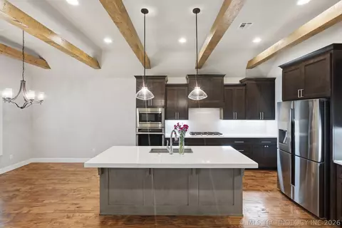 Kitchen - 814 E Delmar Pl, Broken Arrow, OK 74012 photo 1 of 6