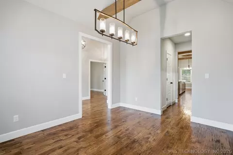 Entry Way - 814 E Delmar Pl, Broken Arrow, OK 74012 photo 4 of 5