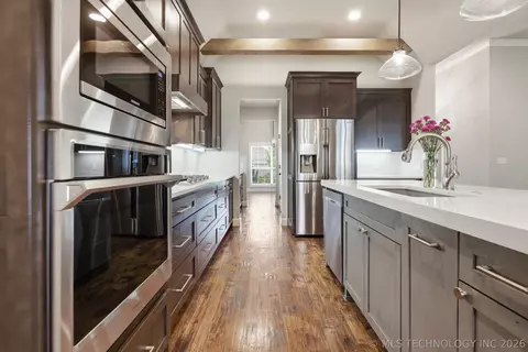 Kitchen - 814 E Delmar Pl, Broken Arrow, OK 74012 photo 4 of 6