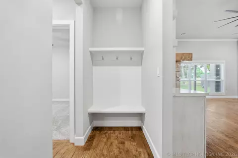 Entry Way - 814 E Delmar Pl, Broken Arrow, OK 74012 photo 5 of 5