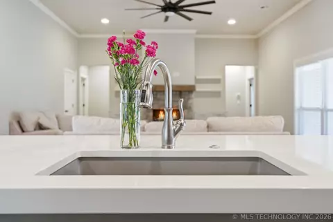 Kitchen - 814 E Delmar Pl, Broken Arrow, OK 74012 photo 5 of 6