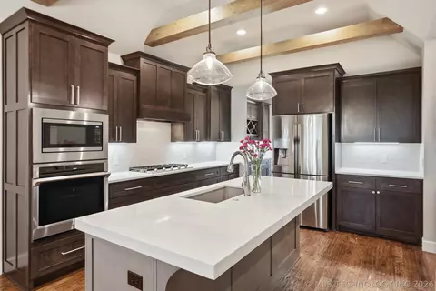 Kitchen - 814 E Delmar Pl, Broken Arrow, OK 74012 photo 2 of 6