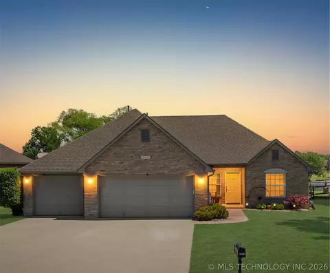26595 Columbia Crest Dr, Claremore, OK 74019