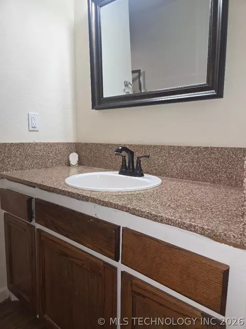 Bath - 605 S 4th, Eufaula, OK 74432 photo 2 of 2
