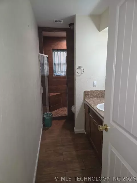 Bath - 605 S 4th, Eufaula, OK 74432 photo 1 of 2