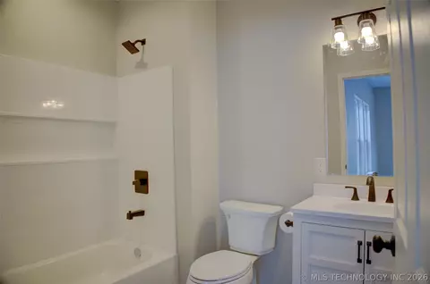 Bath - 1106 E 6th St, Okmulgee, OK 74447 photo 2 of 10
