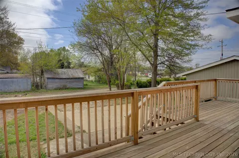 Exterior - 1106 E 6th St, Okmulgee, OK 74447 photo 5 of 8