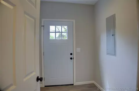 Entry Way - 1106 E 6th St, Okmulgee, OK 74447 photo 2 of 2