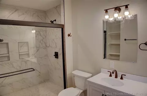 Bath - 1106 E 6th St, Okmulgee, OK 74447 photo 6 of 10